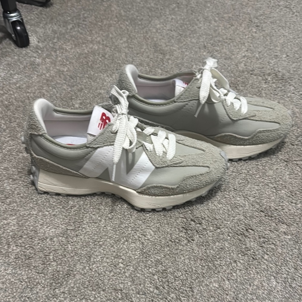New Balance Gray and White Sneakers for Comfort and Performance